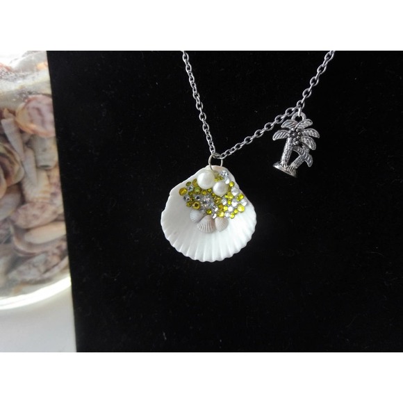Yellow Shell Mermaid Necklace Palm 9 - Picture 5 of 8